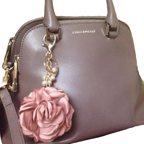 Pink Camellia Rose Keychain with Pearls - Picture 9 of 9